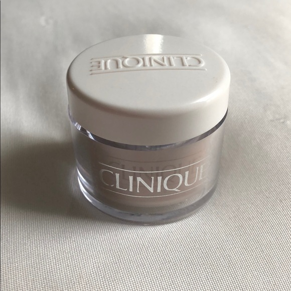 New Clinique blended face powder - Picture 3 of 5